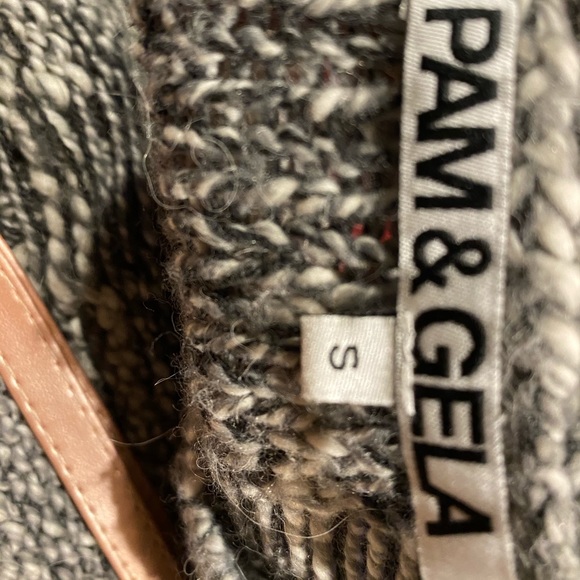 Pam & Gela Distressed Sweater in Gray & White - Picture 12 of 12